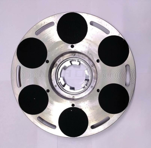 Držiak brúsnych segmentov na brúsenie podláh